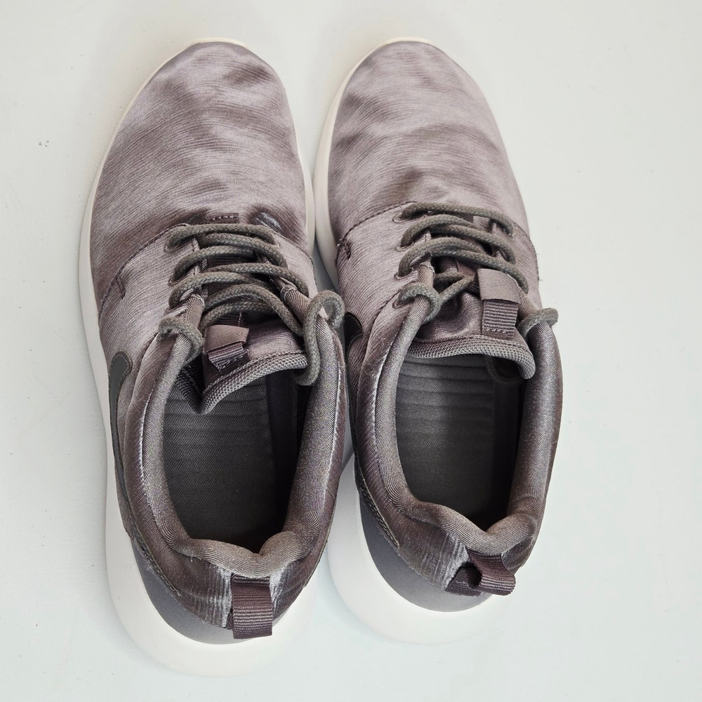 Nike Women Roshe One Premium Gunsmoke Grey Platinum Sneakers 833928-006 Sz 6.5 - Picture 6 of 9